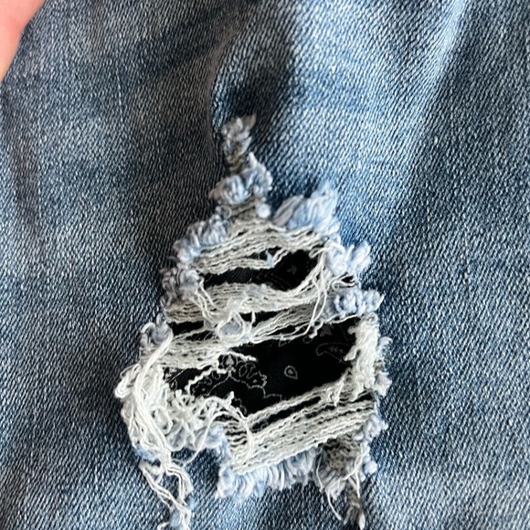 Set into Summer with Stylish Jean Shorts! 👖 - Picture 3 of 4